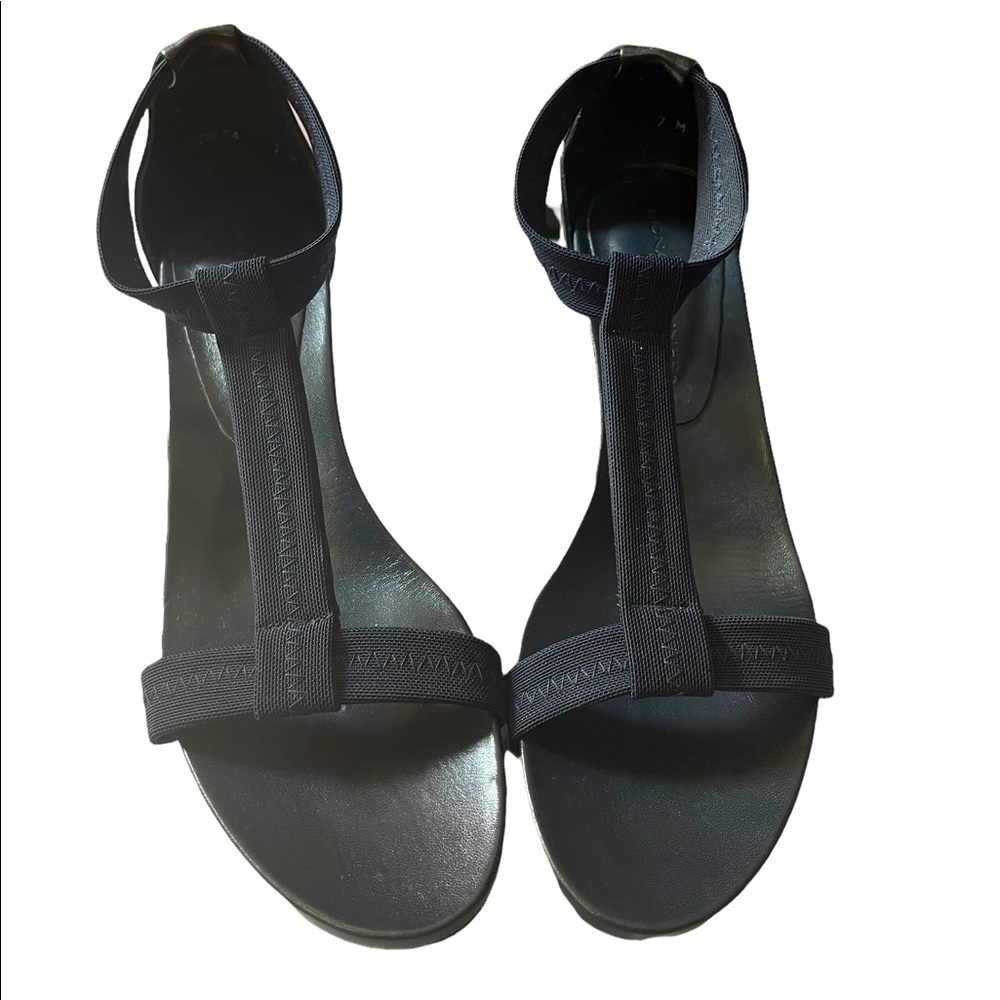 Donald J. Pliner “Bozie” T Strap Slip On